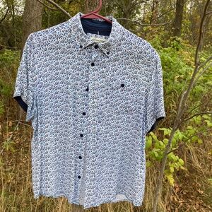 Report Collection Young Men’s Biz Casual Top Sz M, White w/Navy Leaf Print Eco